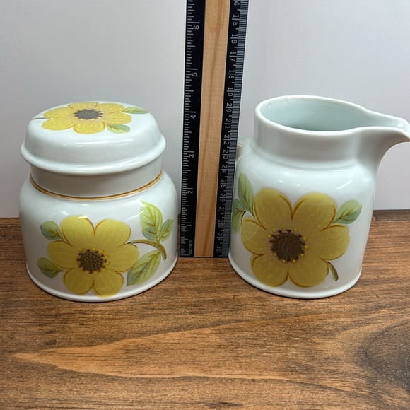 Royal Doulton 1973 Lambeth Stoneware Summer Days Covered Sugar Dish And Creamer - Picture 7 of 16